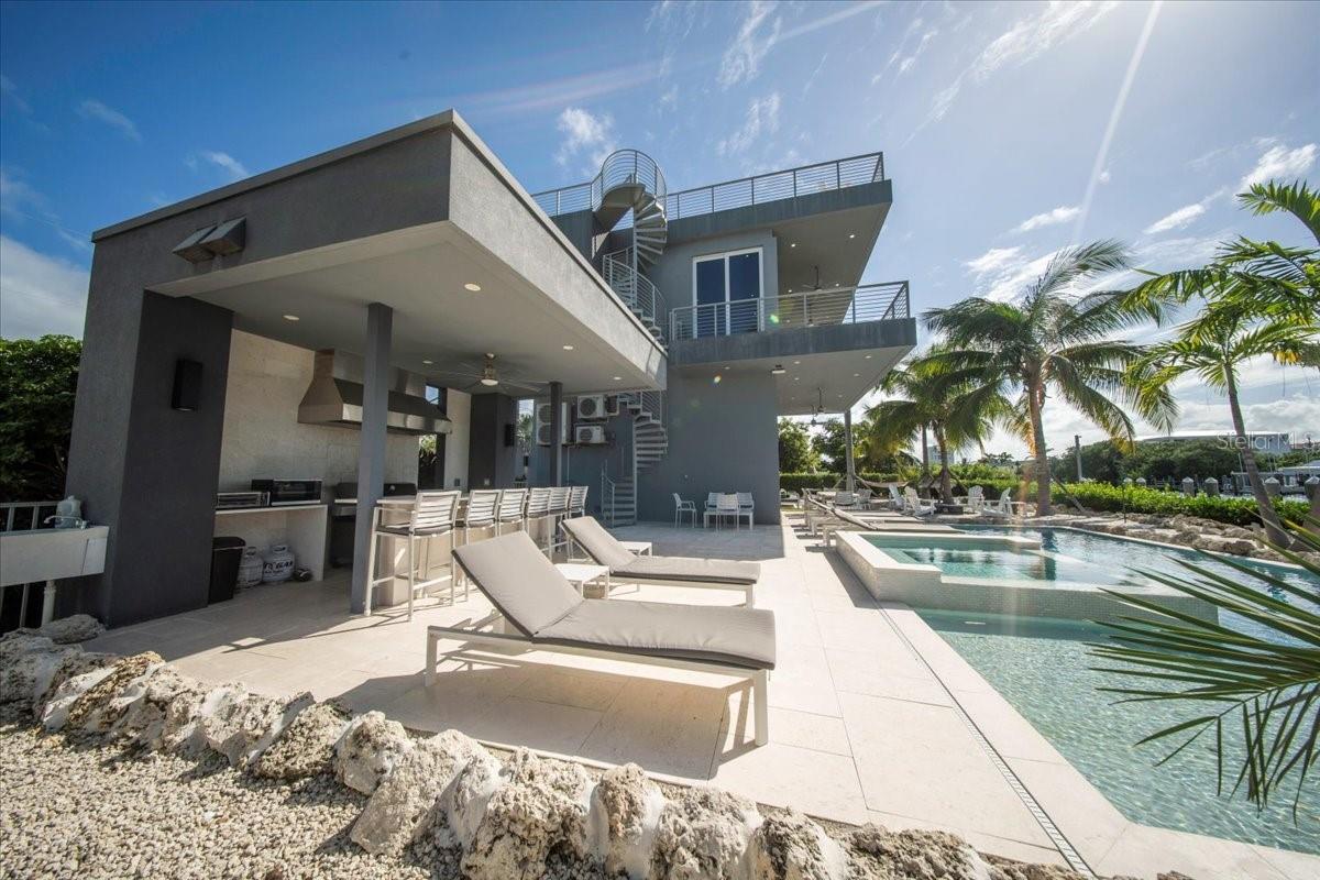 COCO PLUM BEACH - Residential