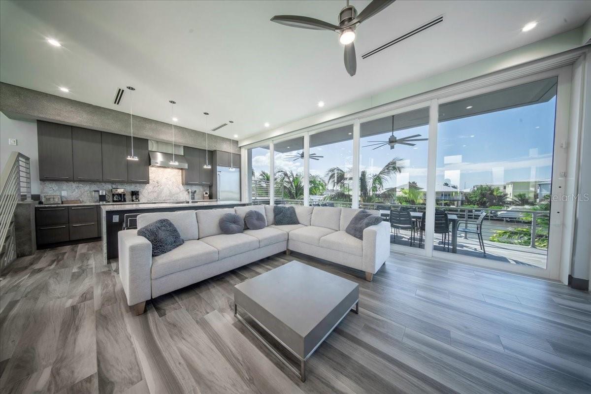 COCO PLUM BEACH - Residential