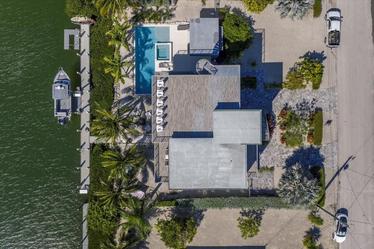 COCO PLUM BEACH - Residential