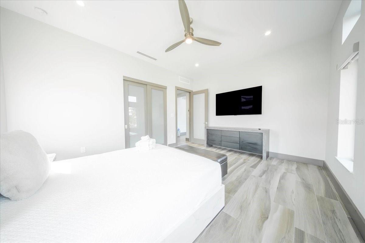 COCO PLUM BEACH - Residential