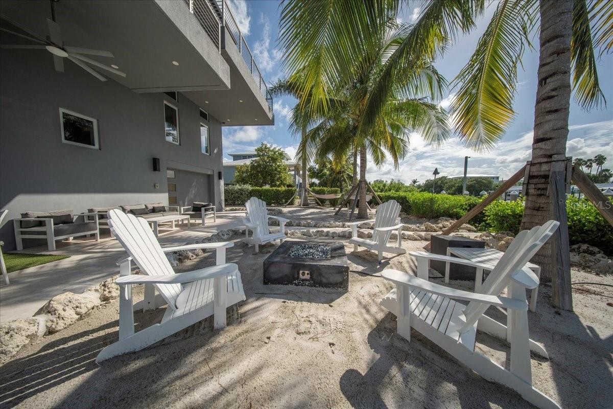 COCO PLUM BEACH - Residential