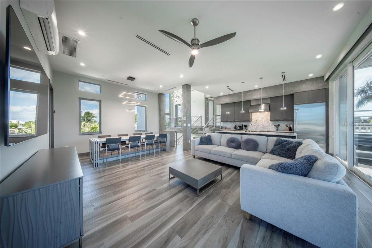 COCO PLUM BEACH - Residential