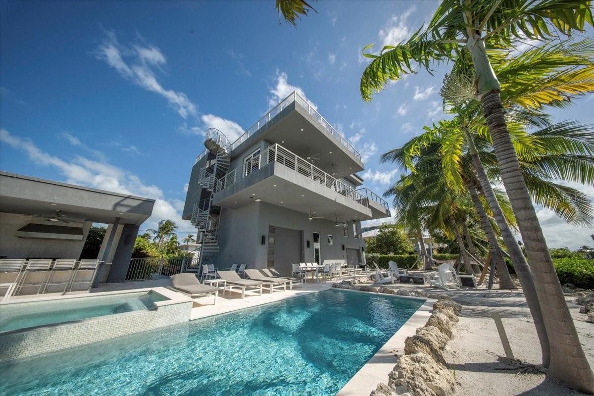 COCO PLUM BEACH - Residential