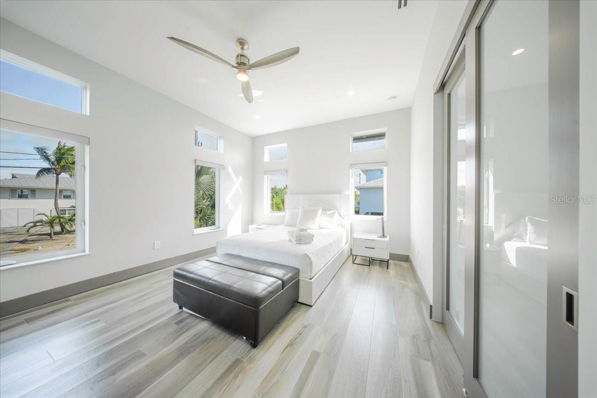 COCO PLUM BEACH - Residential