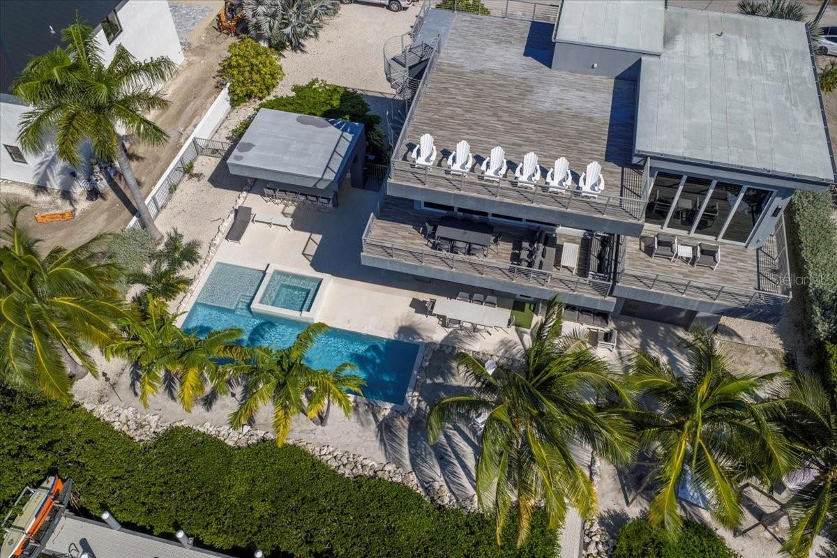 COCO PLUM BEACH - Residential