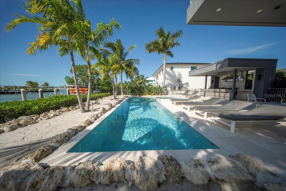 COCO PLUM BEACH - Residential