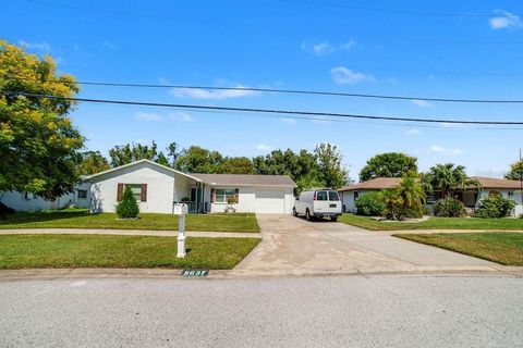 Photo of 8637 Summer Drive, Hudson, FL 34667 (MLS # TB8433826)