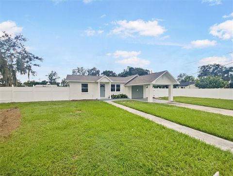 A home in LAKELAND