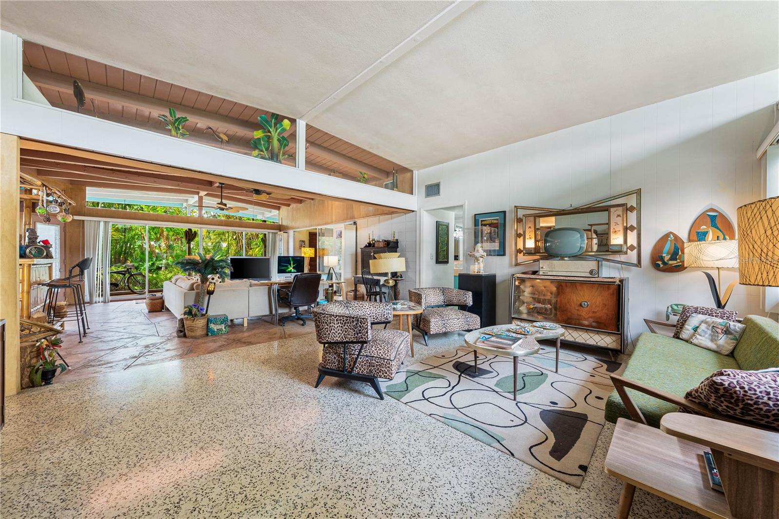 SOUTH GATE - Residential