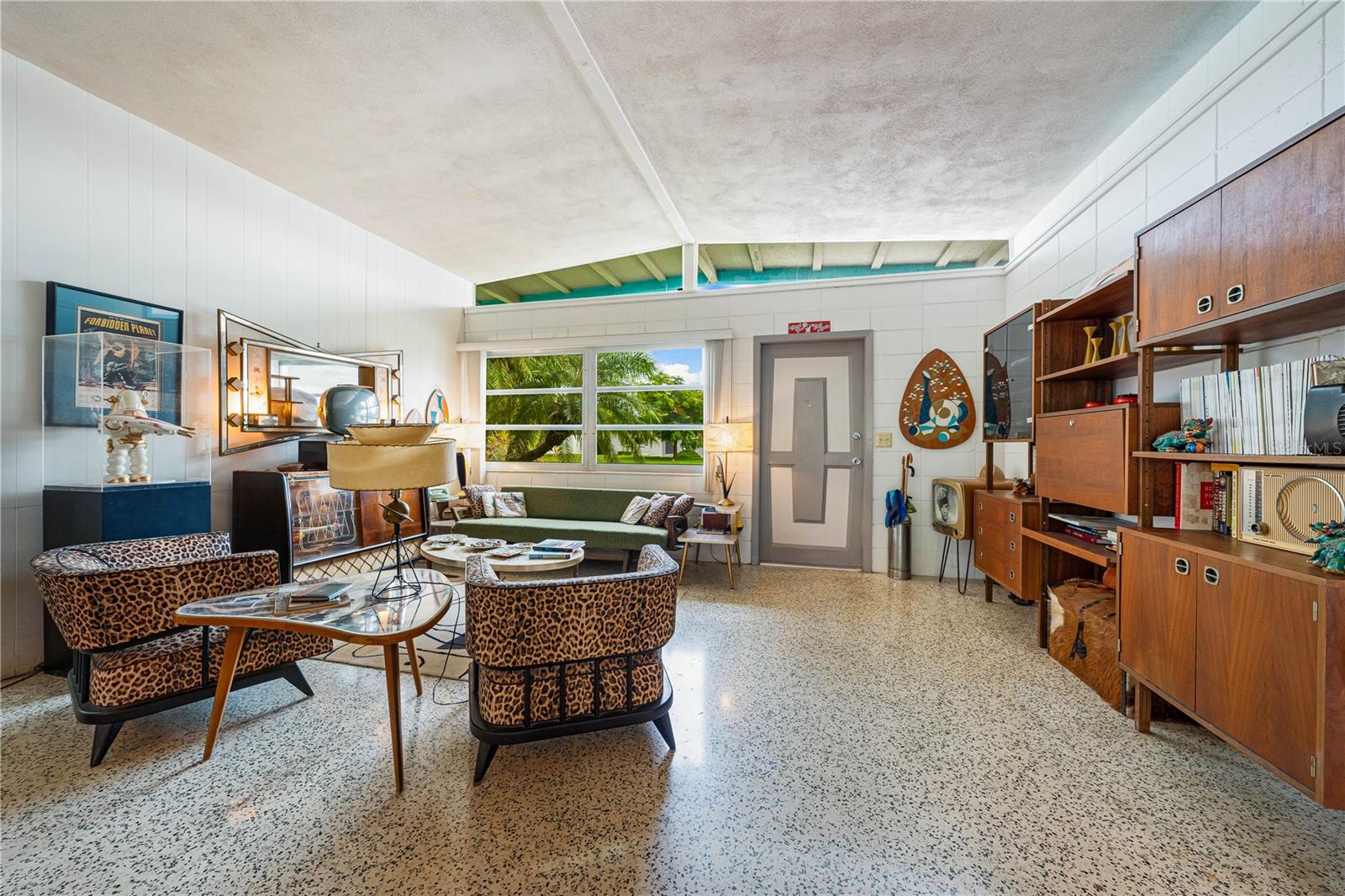 SOUTH GATE - Residential