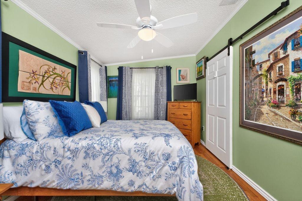 PINEAPPLE CENTRE - Residential