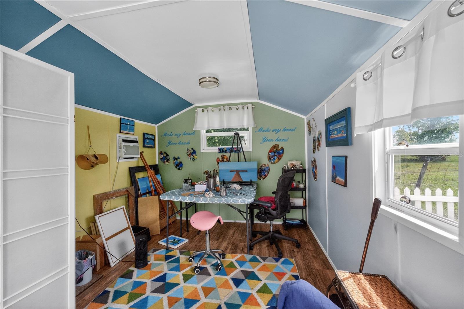 PINEAPPLE CENTRE - Residential