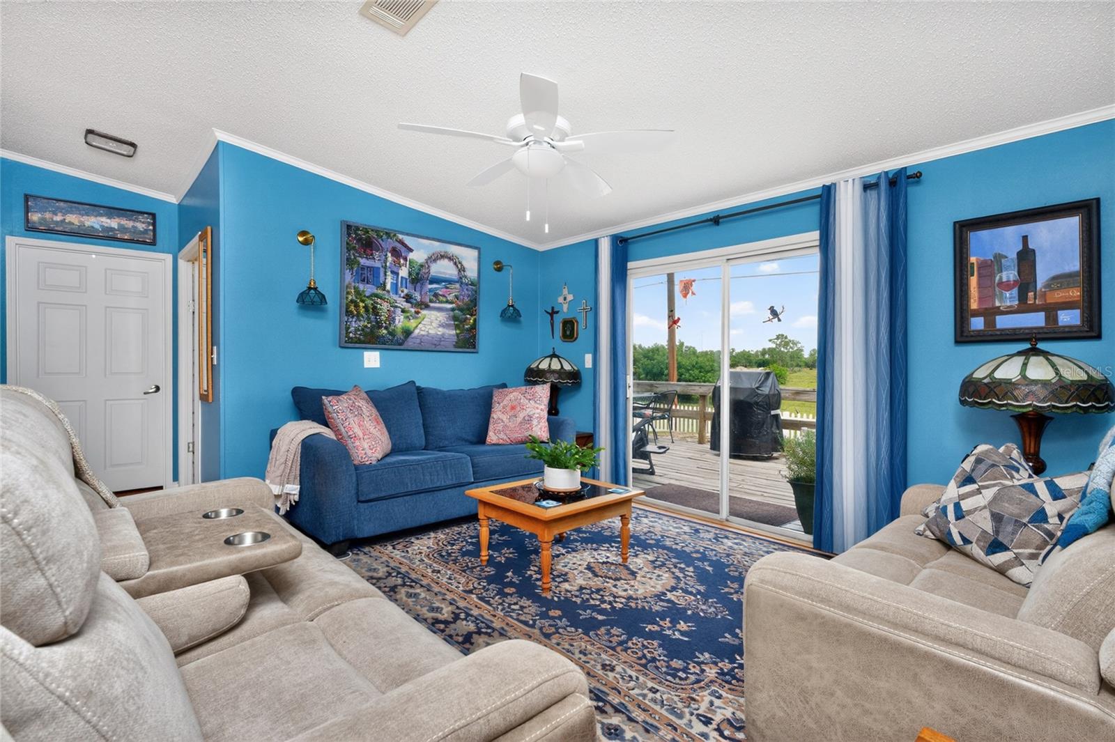 PINEAPPLE CENTRE - Residential
