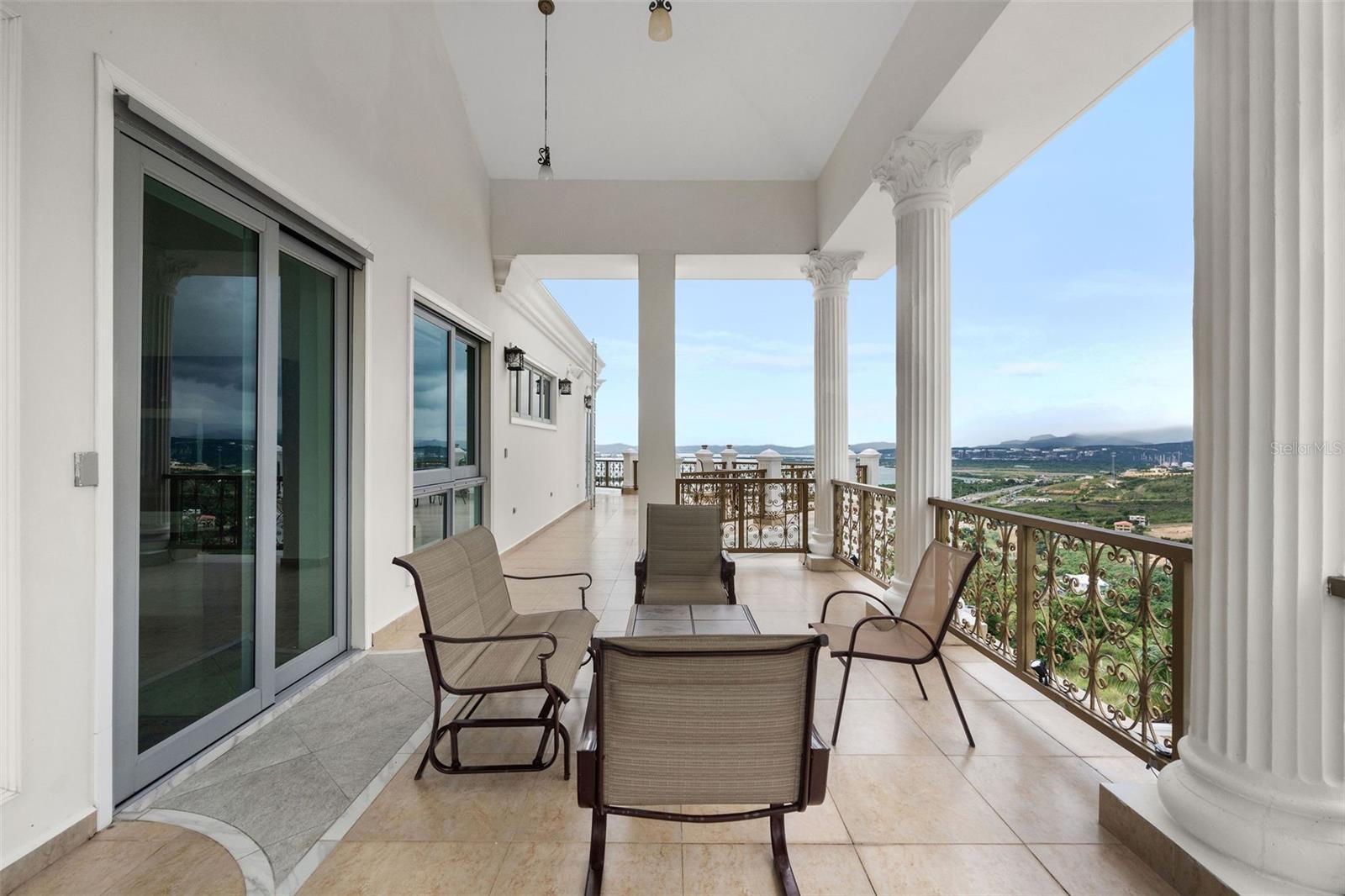 PASEO PUESTA DEL SOL - Residential