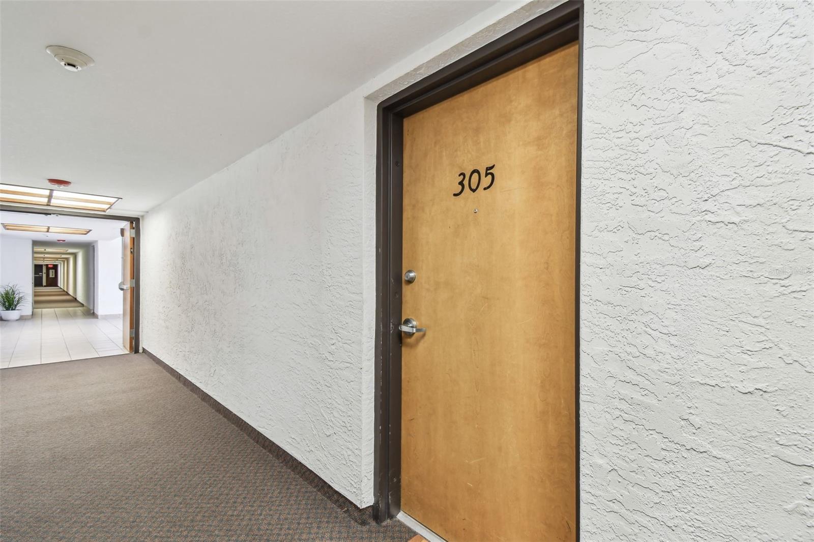 2595 COUNTRYSIDE BOULEVARD 8-305