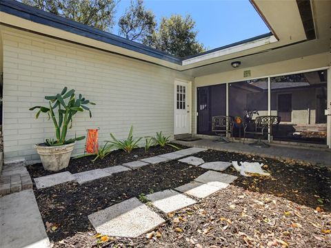 Tiny photo for 975 Fairview Avenue, Mount Dora, FL 32757 (MLS # O6386535)