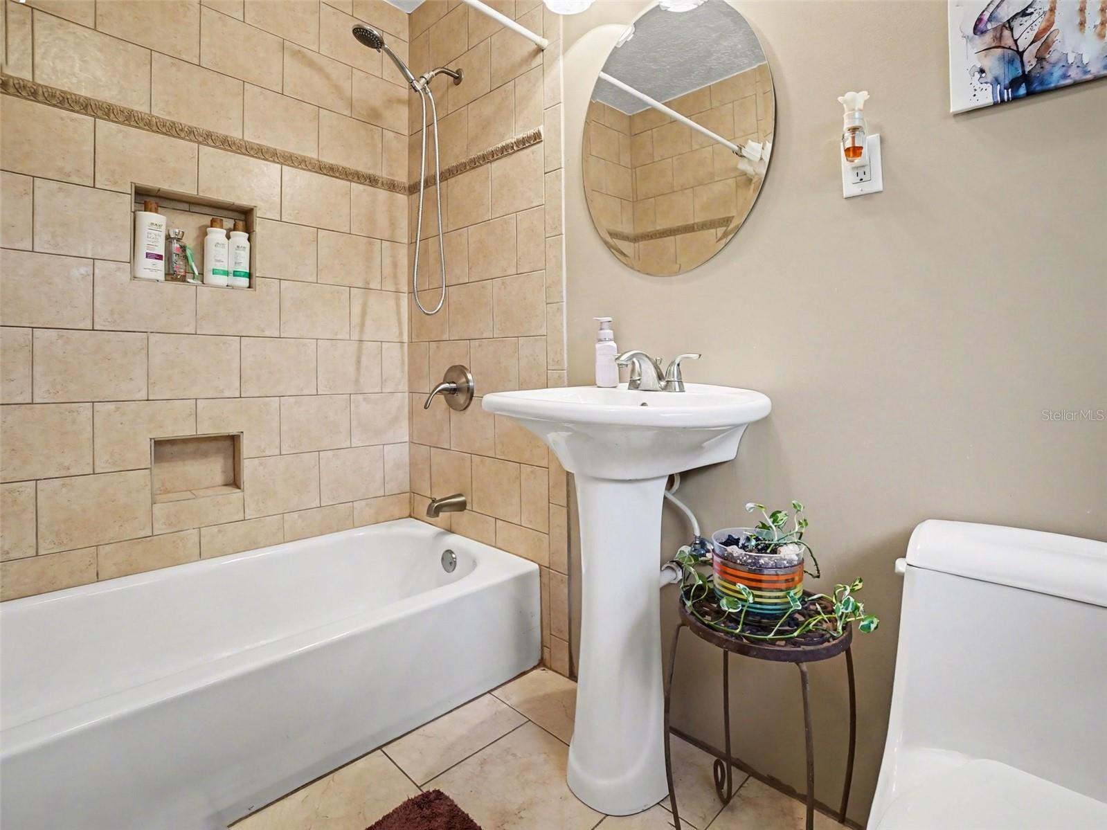 MOUNT DORA GARDNERS - Residential