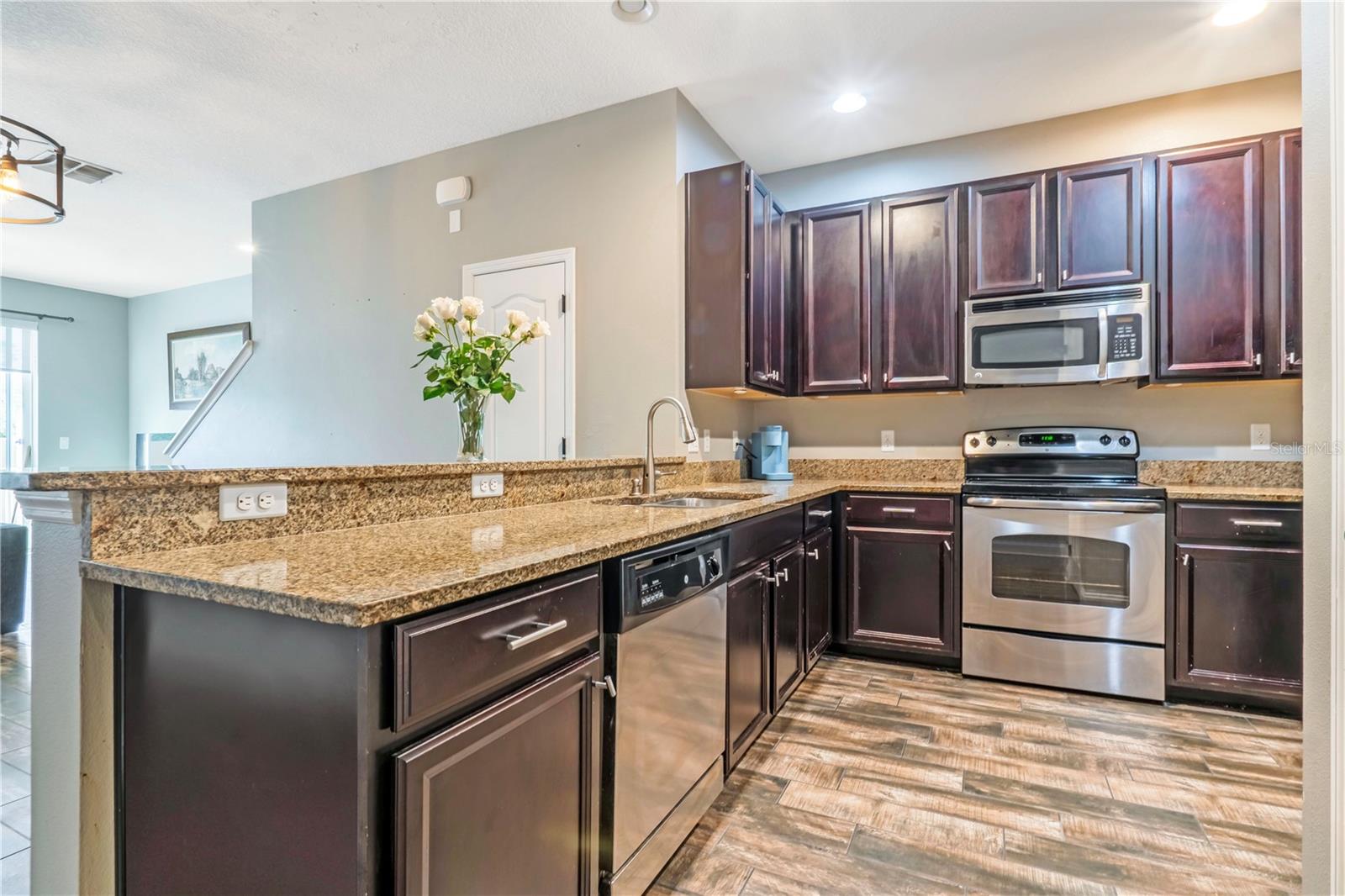 OASIS COVE II/LAKESIDE VILLAGE III - Residential