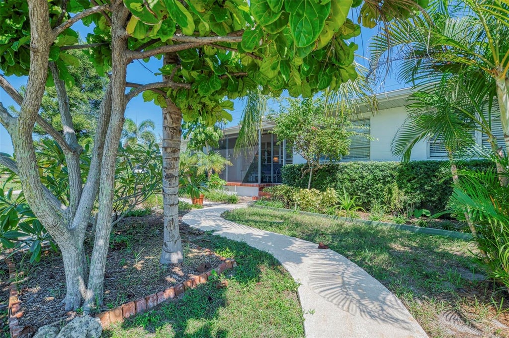 Photo of 211 46th Street W, Bradenton, FL 34209 (MLS # A4707705)