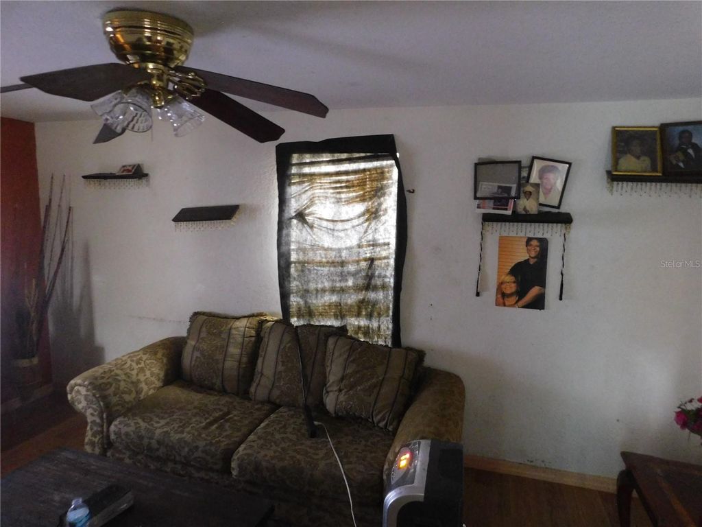 Photo of 705 W Alfred Street, Tavares, FL 32778 (MLS # G5107280)