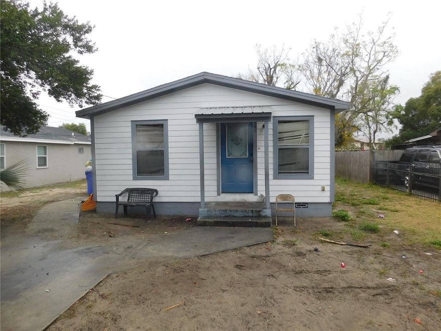 This three bedroom, one bath single family home has a lot of potential.  As you enter, the easy flow of this layout includes a living room with with adjoining kitchen and dinette to the left.  Follow the hall to the bathroom, laundry room and the three bedrooms. Close to downtown where you can enjoy all the shopping, restaurants and entertainment activities Tavares has to offer!