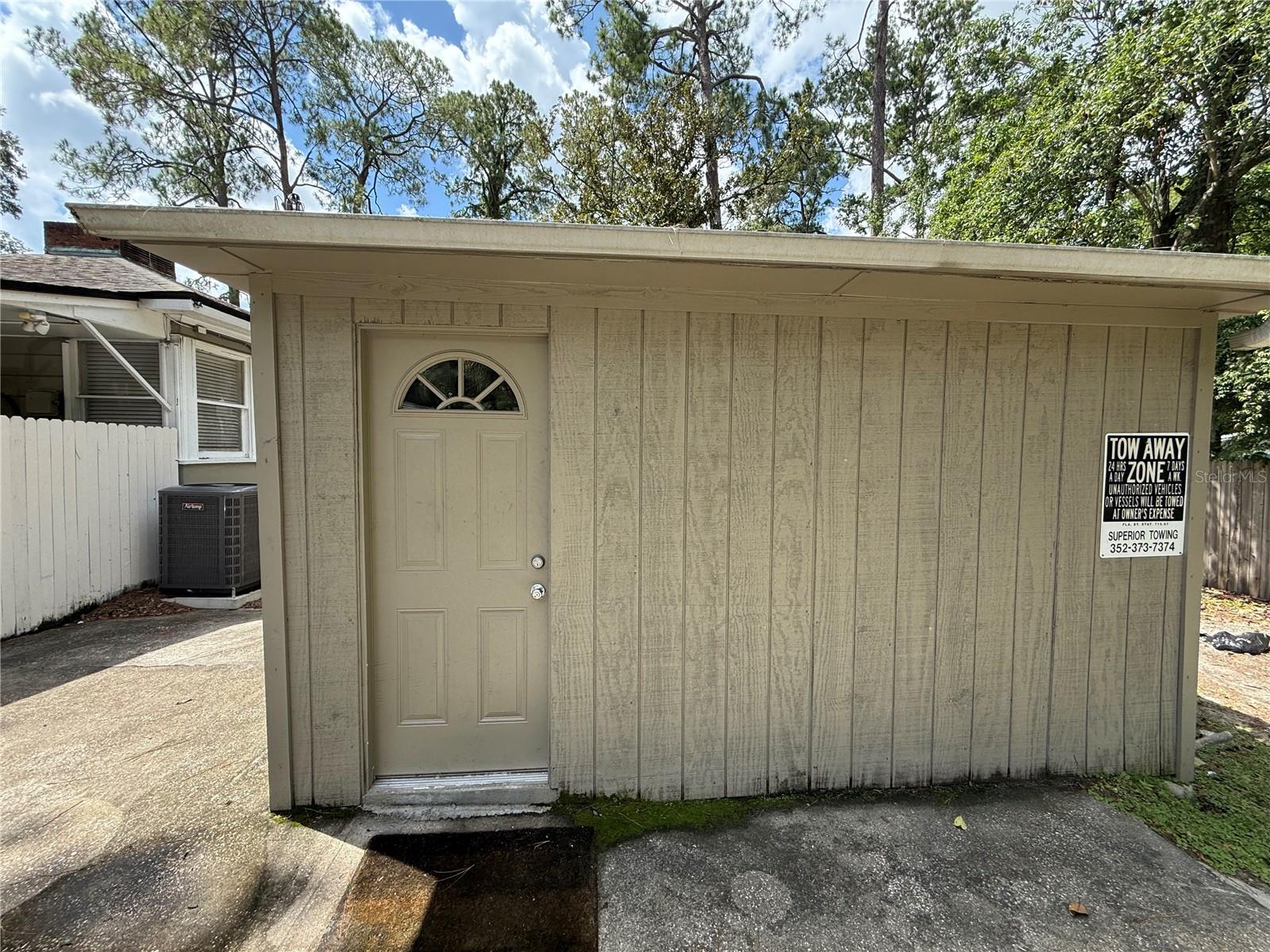 Crisp, clean, and move-in ready — this studio is just blocks from the University of Florida. Featuring stainless steel appliances and a walk-in shower, this 308 sq ft rental offers convenience and comfort in a smart, compact layout. Enjoy walkability to campus, dining, and downtown amenities. A rare find for anyone seeking style and accessibility in the heart of Gainesville.
