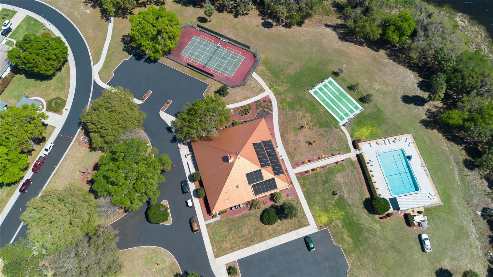 ARBOR LAKES - Residential