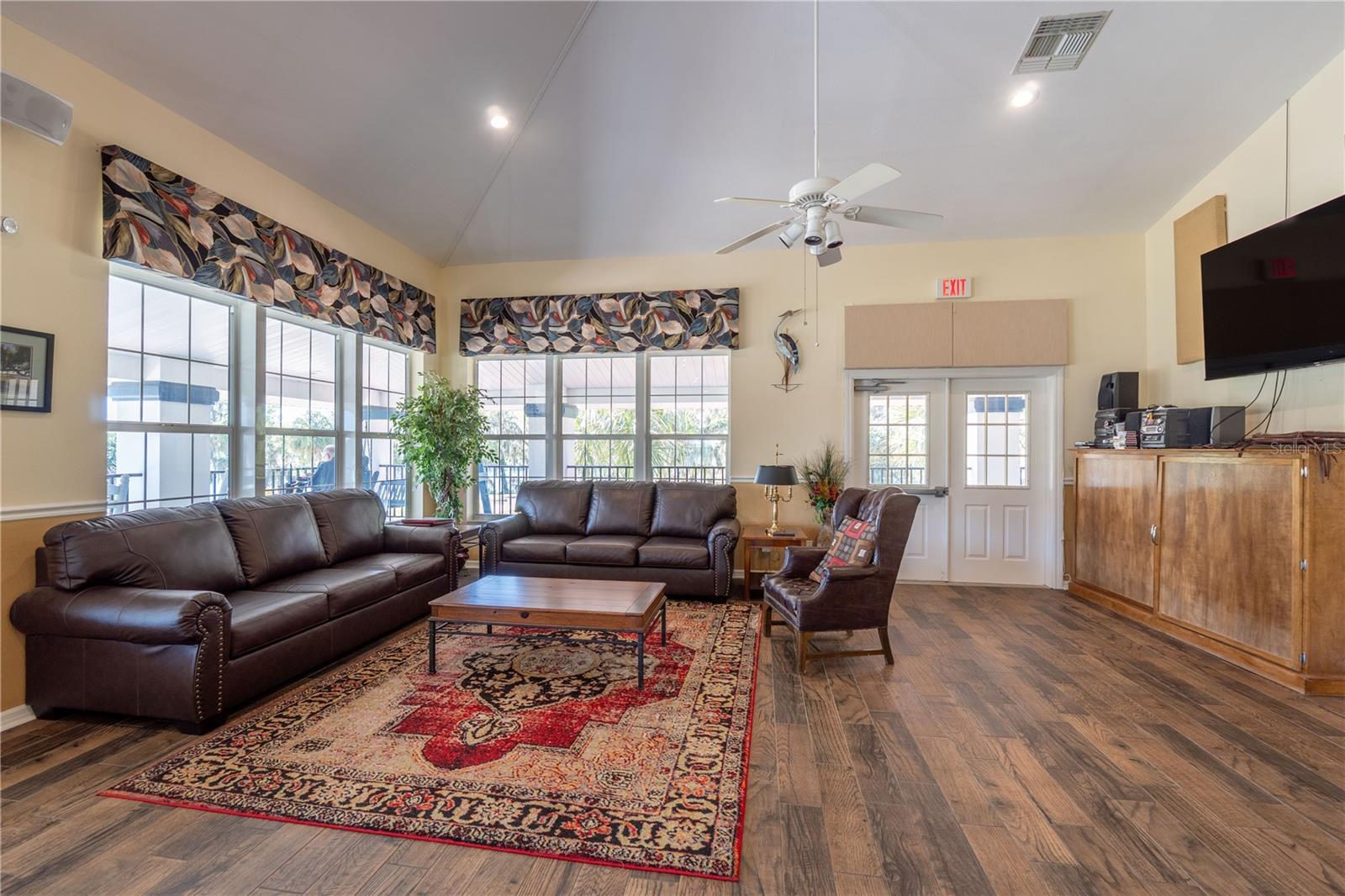 ARBOR LAKES - Residential