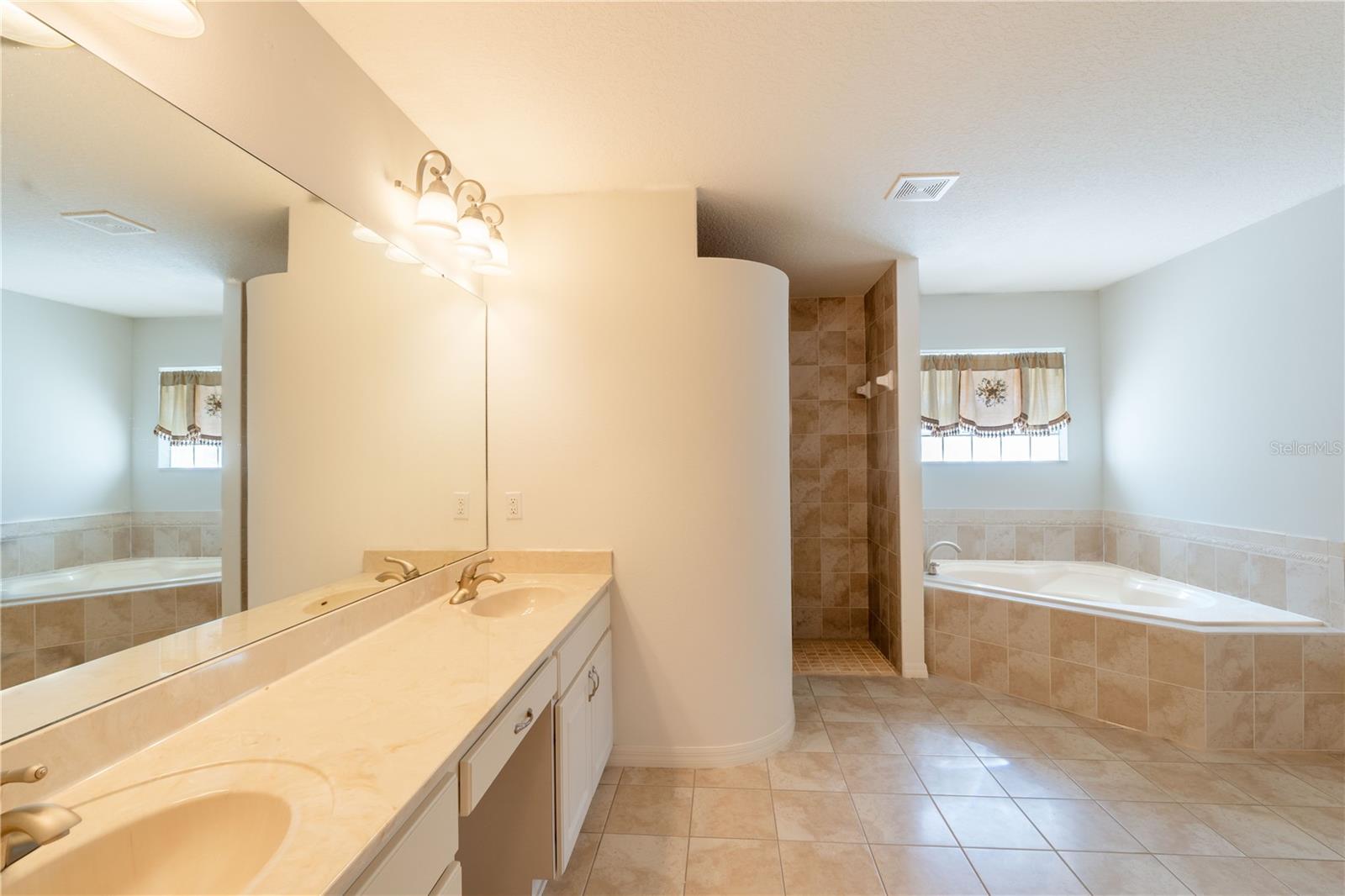 ARBOR LAKES - Residential