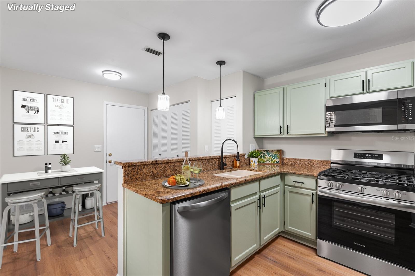 703 MAGNOLIA PLACE 703