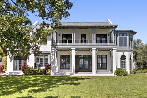 Photo of 4613 Bayshore Boulevard, Tampa, FL 33611 (MLS # TB8509371)