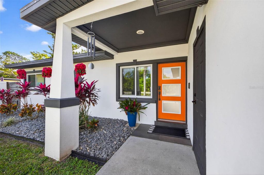 Photo of 1090 77th Avenue N, St Petersburg, FL 33702 (MLS # TB8452976)