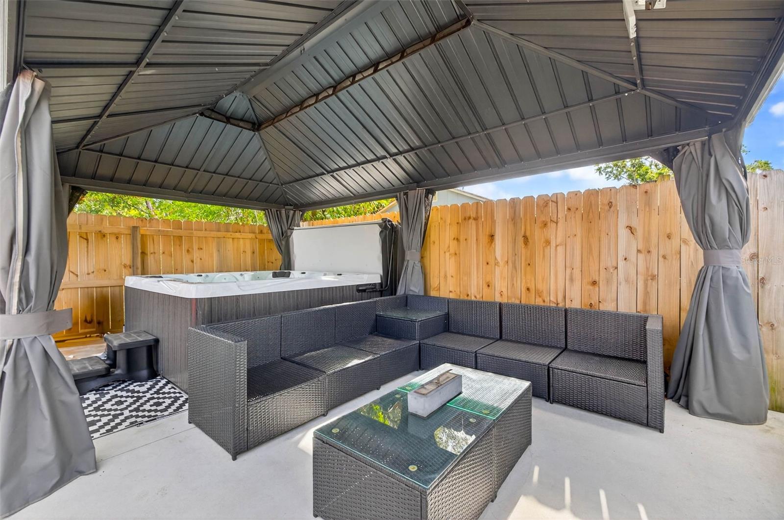 MEADOW LAWN 7TH ADD - Residential