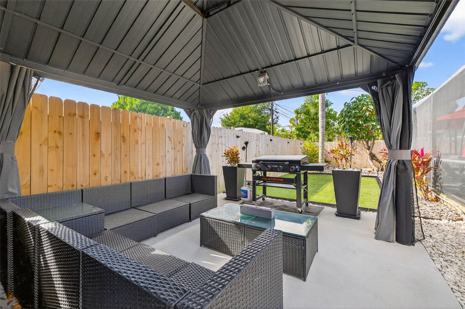 MEADOW LAWN 7TH ADD - Residential