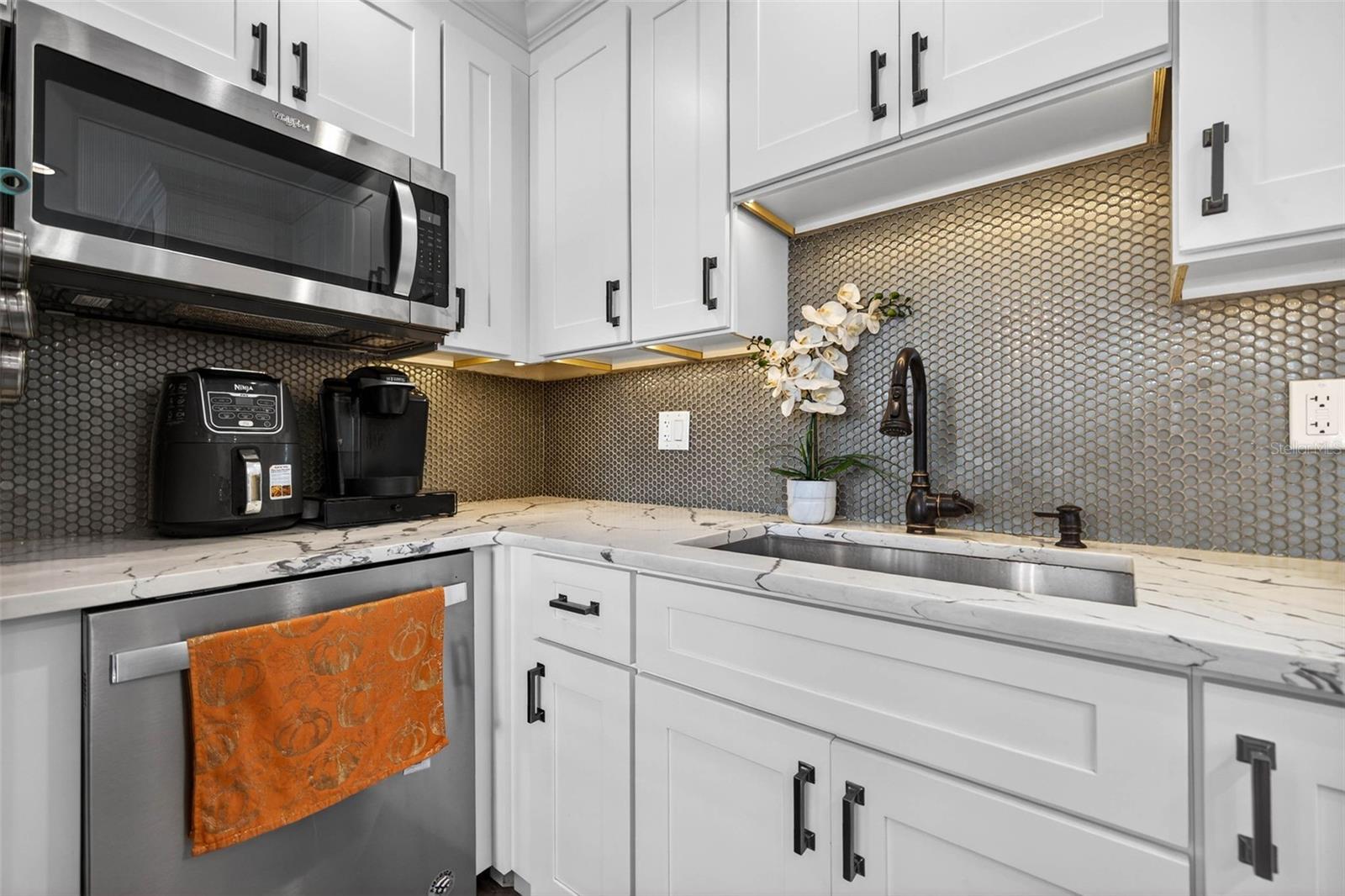 MEADOW LAWN 7TH ADD - Residential