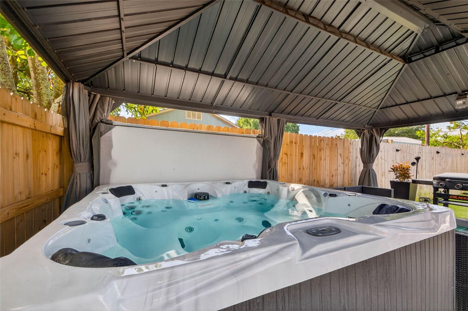 MEADOW LAWN 7TH ADD - Residential