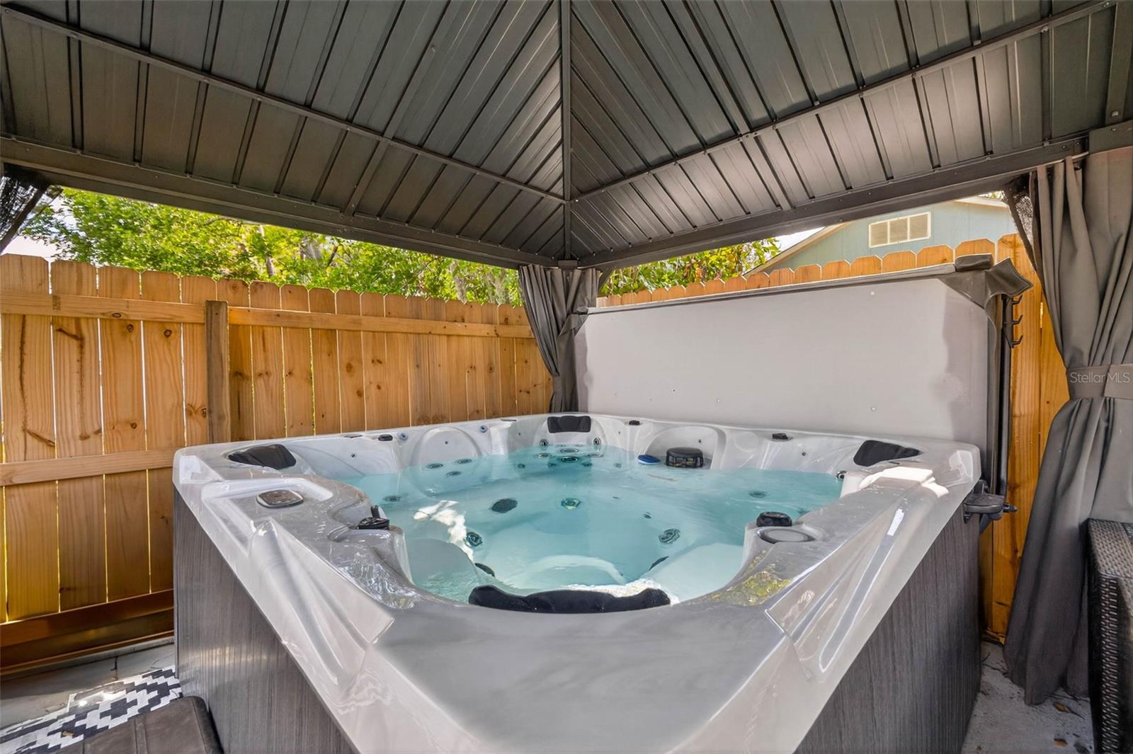 MEADOW LAWN 7TH ADD - Residential