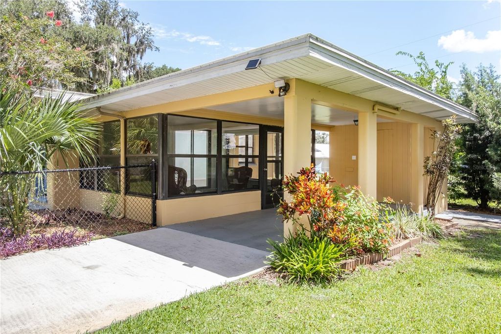 Photo of 951 Cr 453, Lake Panasoffkee, FL 33538 (MLS # O6353925)