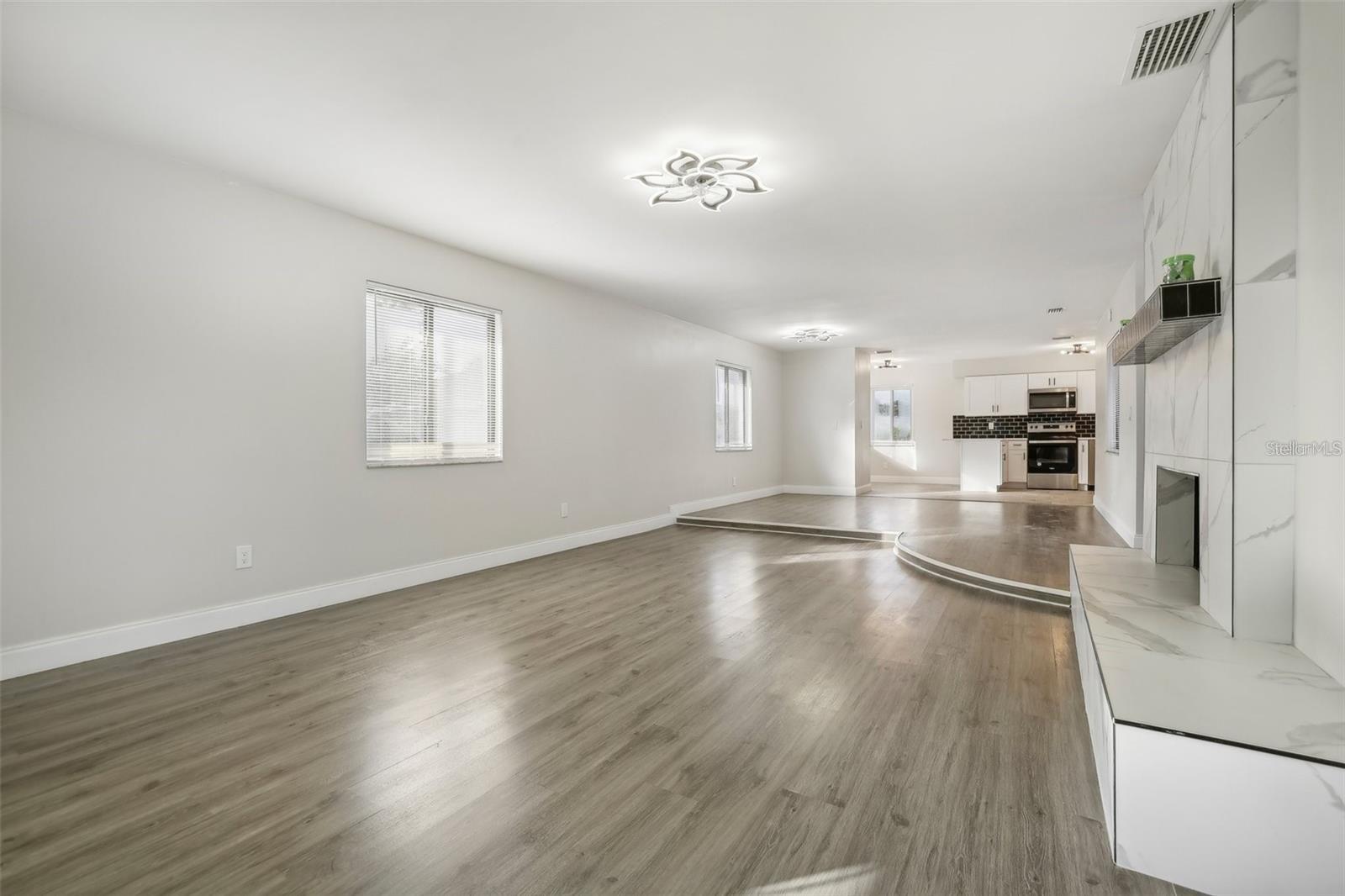 HOWELL ESTATES 1ST ADD - Residential