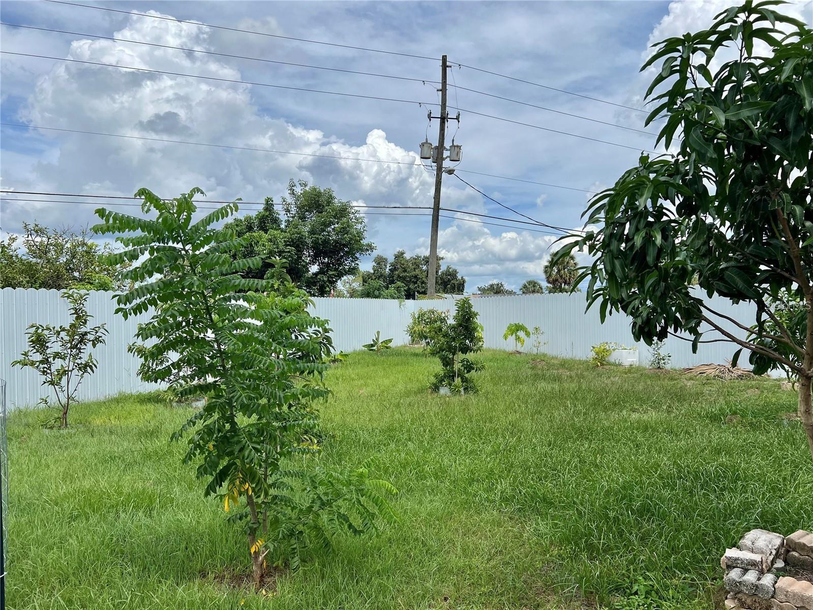 HOWELL ESTATES 1ST ADD - Residential