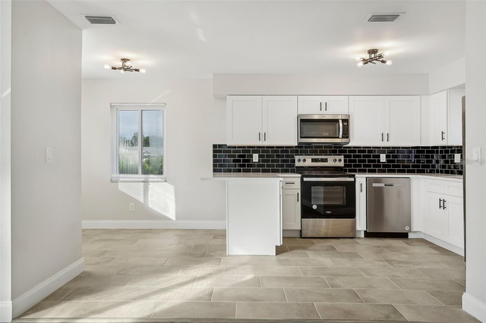 HOWELL ESTATES 1ST ADD - Residential