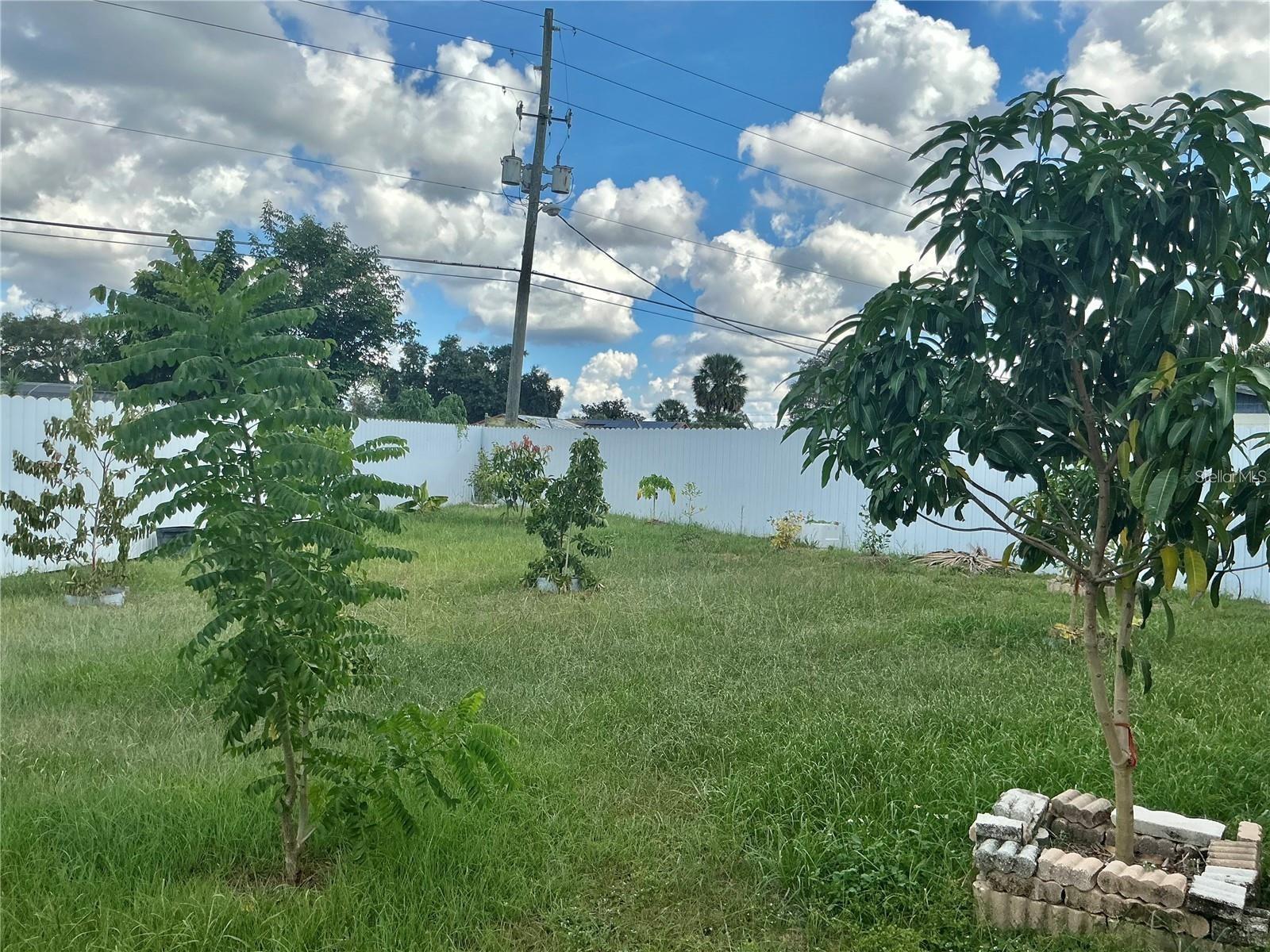 HOWELL ESTATES 1ST ADD - Residential