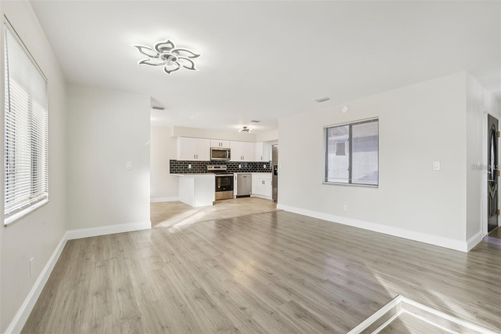 HOWELL ESTATES 1ST ADD - Residential