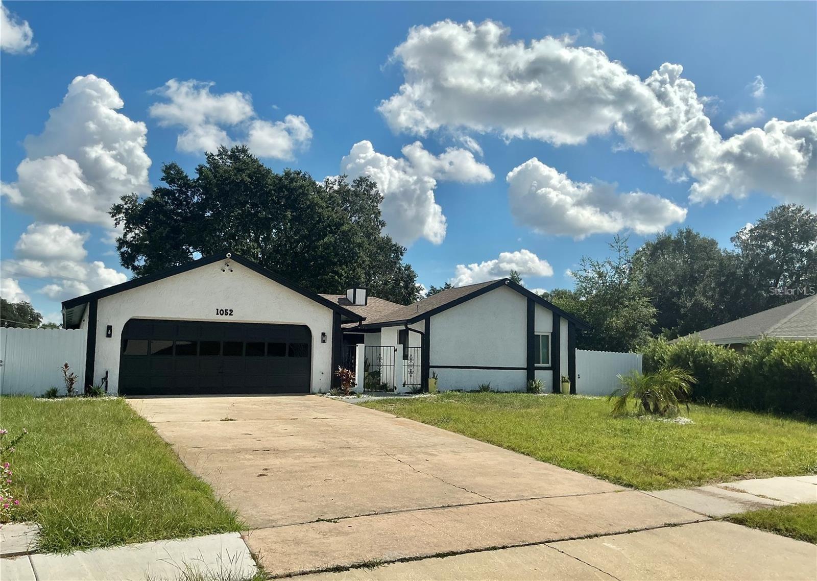 1052 MANCHESTER CIRCLE