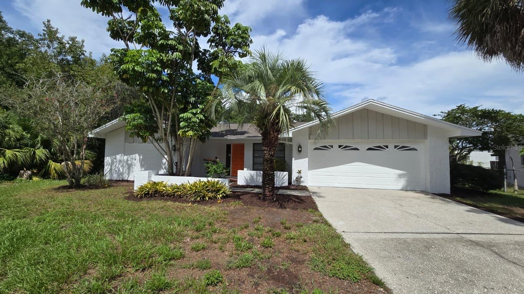 Photo of 1381 Forest Lawn Court, Tarpon Springs, FL 34689 (MLS # TB8545022)