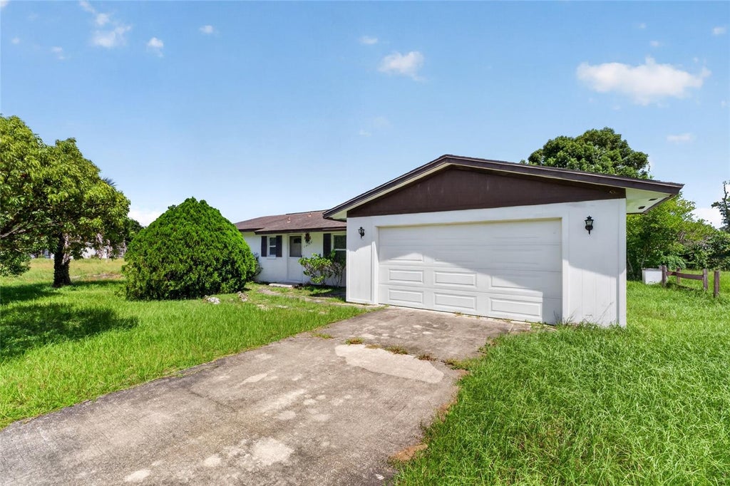 Photo of 13780 SW 40th Circle, Ocala, FL 34473 (MLS # OM732514)