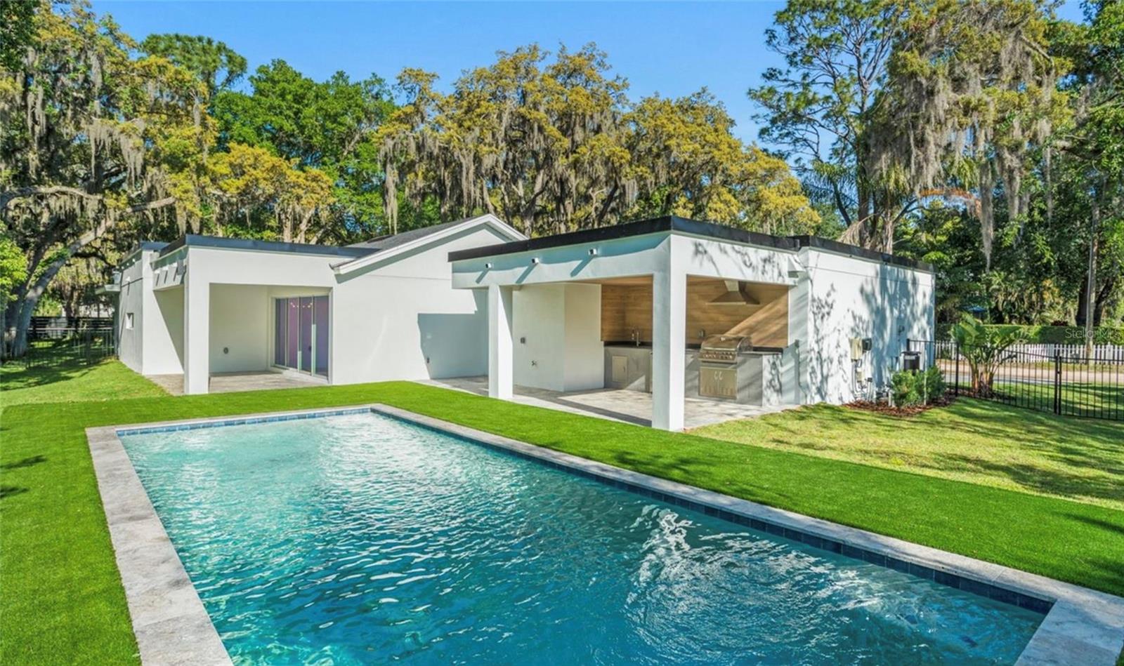 Casas a venda 1 - Jen Dantas 104 E 1ST AVENUE