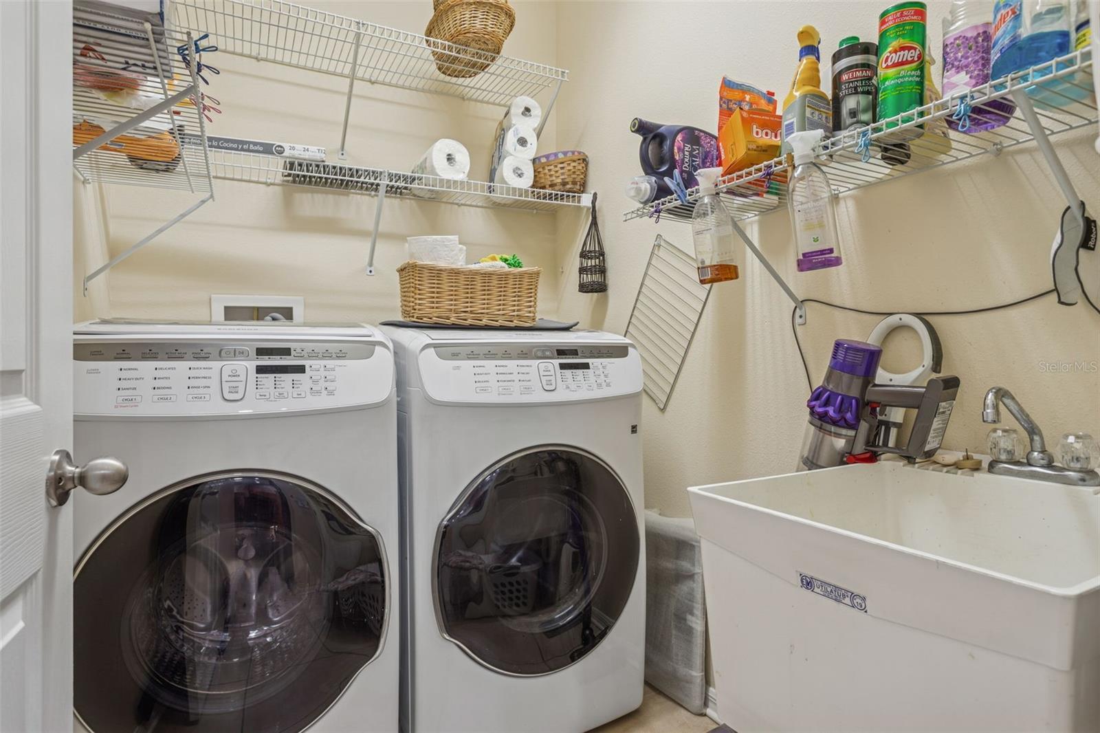 AVELAR CREEK NORTH - Residential Lease