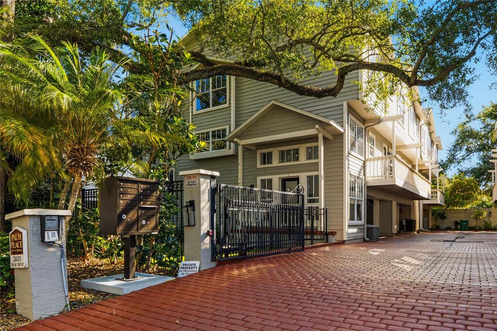 Photo of 2403 W Palm Drive #2, Tampa, FL 33629 (MLS # O6413548)