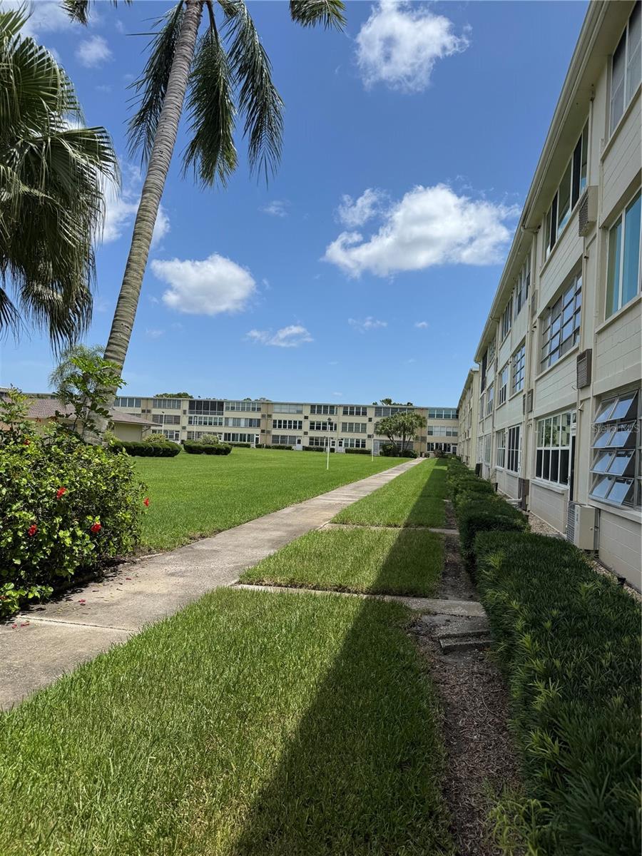 GATEWAY SQUARE APTS - Residential